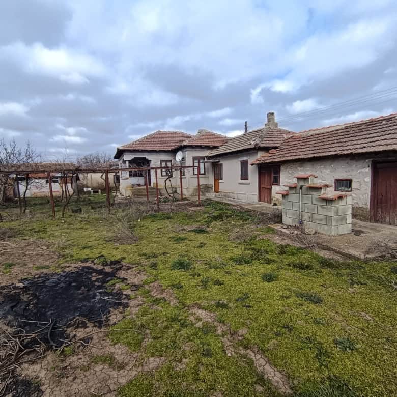 Rustic house with garden near the Black Sea, ideal investment property in Bulgaria.