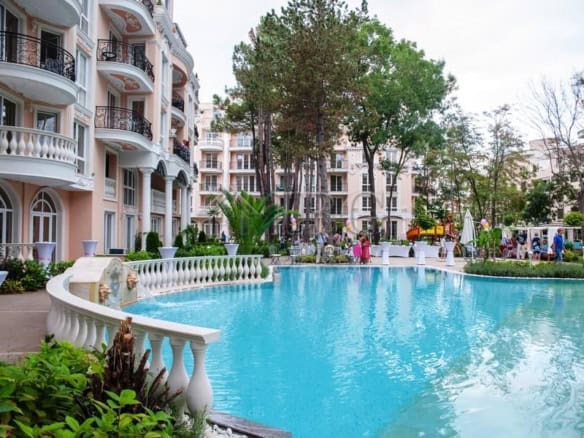Modern apartment with pool view in Venera Palace, Sunny Beach. Perfect for relaxing holidays or inve.