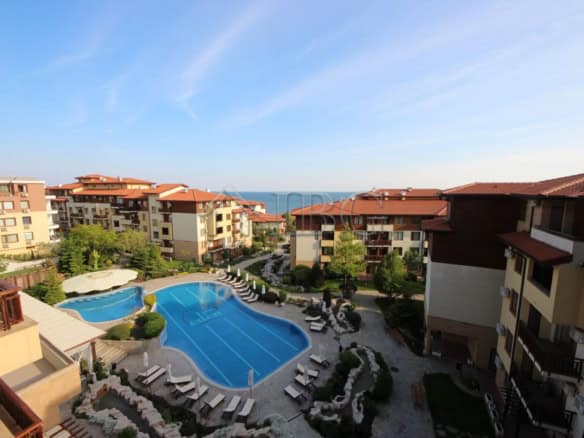Sea view furnished studio with garden access in Sveti Vlas, offering modern amenities and scenic sur.