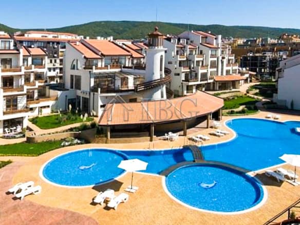 Bright apartment with sea views in Morski Far, Sveti Vlas.