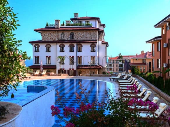 Elegant 3-bedroom apartment with private lounge and stunning sea vistas in Sveti Vlas. Includes own.