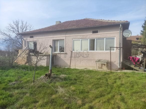 House with large garden near the sea, 20 min drive away.