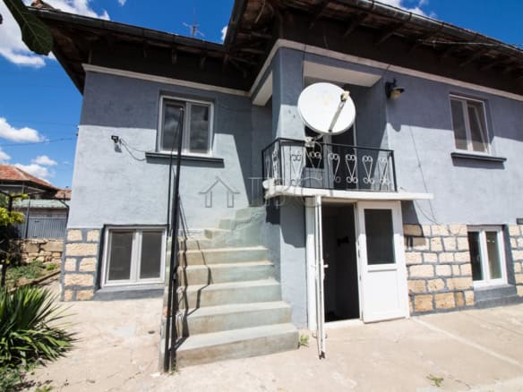 Charming house with 3 bedrooms and 2 bathrooms close to Yantra River in Byala Ruse region. Ideal for.