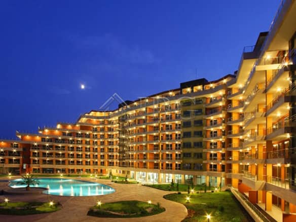 Bright 2-bedroom apartment in Peter House Complex, Sunny Beach, featuring spacious balconies and sce.