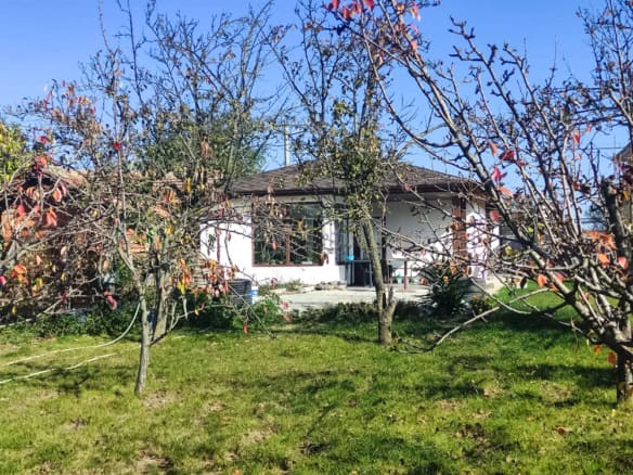 Cozy 2-bedroom house with garden, close to Balchik and the sea in Bulgaria.