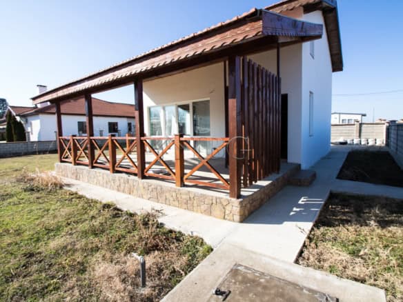 House with spacious balcony close to Balchik and the Black Sea.