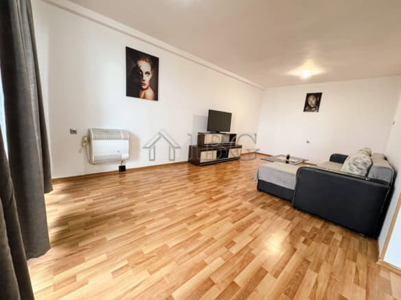 Bright living room with modern furniture and wooden flooring in Druzhba 2, Ruse.