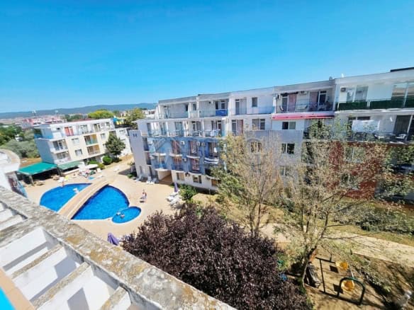 Modern 2-bedroom maisonette apartment in Sunny Day 3 complex, Sunny Beach, with pool and garden view.