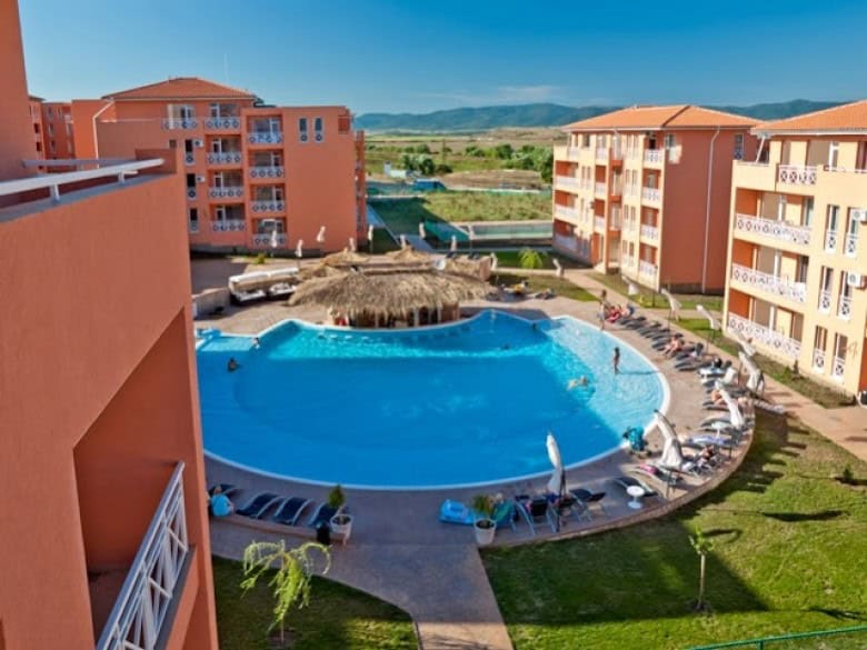 Bright top floor apartment with spacious terrace, 39 sq.m., in Sunny Day 6 complex, 3 km from Sunny.