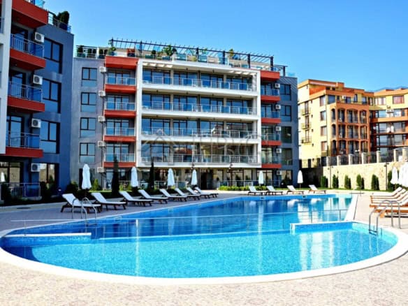 Bright 1-bedroom apartment with courtyard view in Sveti Vlas, perfect for relaxing holidays or inves.