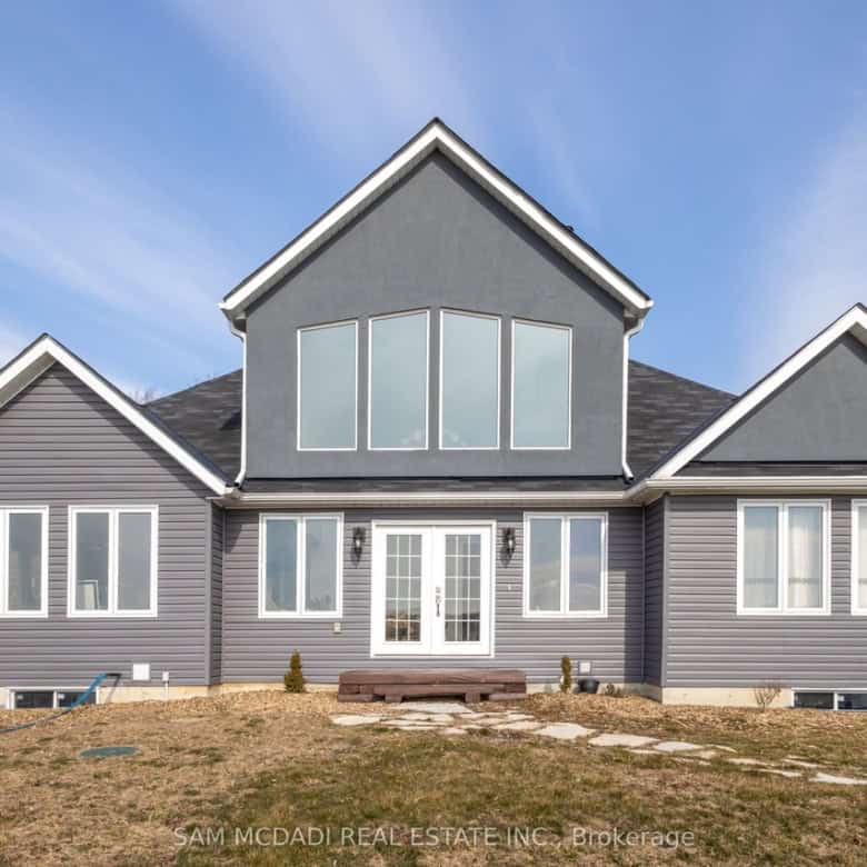 Beautiful 3-bedroom estate for sale in Belmont, Ontario, featuring modern design and spacious living.