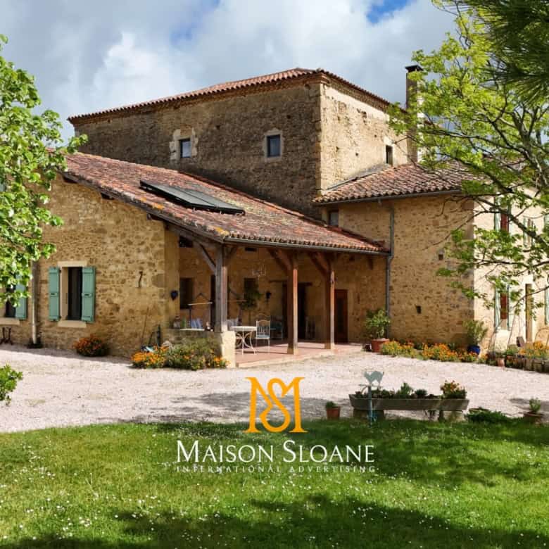 Elegant 5-bedroom equestrian property in Castelnaud d'Angles, Occitanie, France, with spacious garde.