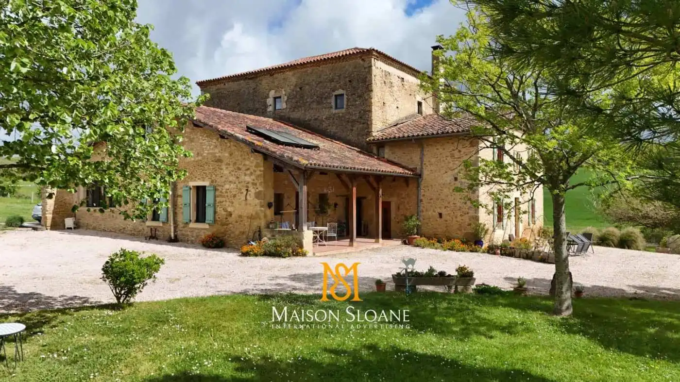 Elegant 5-bedroom equestrian property in Castelnaud d'Angles, Occitanie, France, with spacious garde.