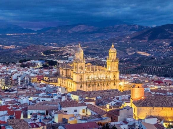 Charming townhouse for sale in Jaen, Spain, featuring two bedrooms and historic architecture.