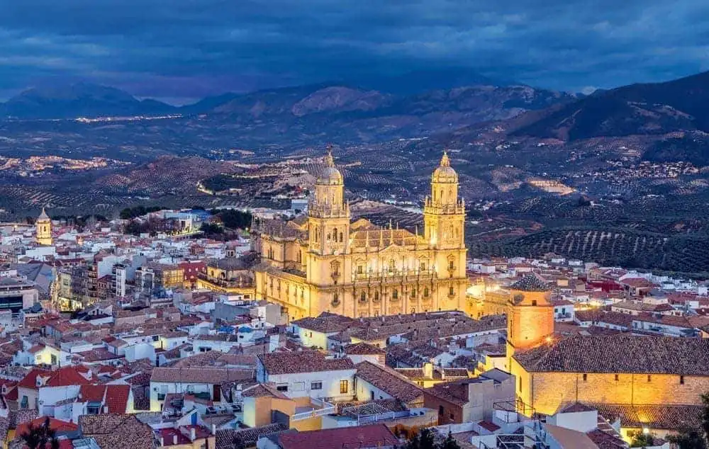 Charming townhouse for sale in Jaen, Spain, featuring two bedrooms and historic architecture.