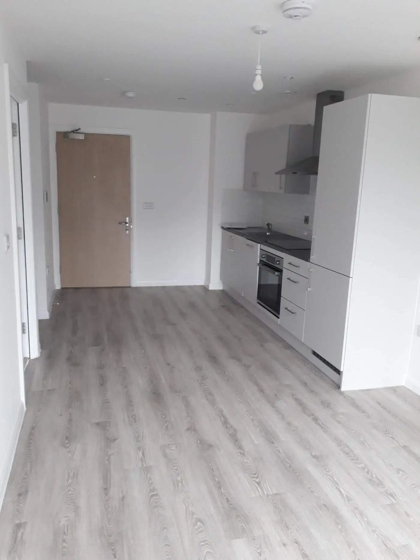 Modern 1 bedroom apartment in Birmingham, West Midlands, UK, featuring a sleek kitchen and open livi.