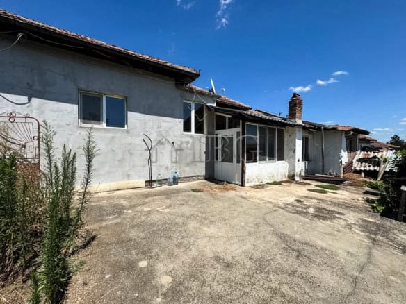 Renovated house with large plot near Ruse and Byala, Bulgaria.