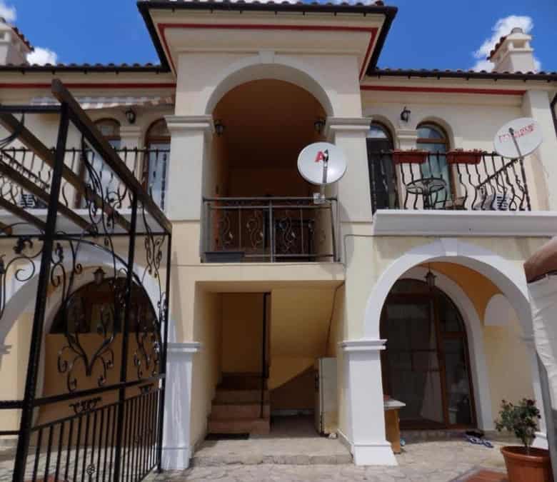 Apartment in Villa Romana, Elenite, near the beach.