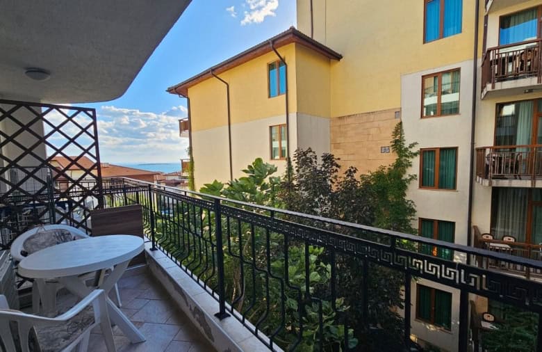 Sea view 1-bedroom apartment in Sveti Vlas with balcony and garden access.