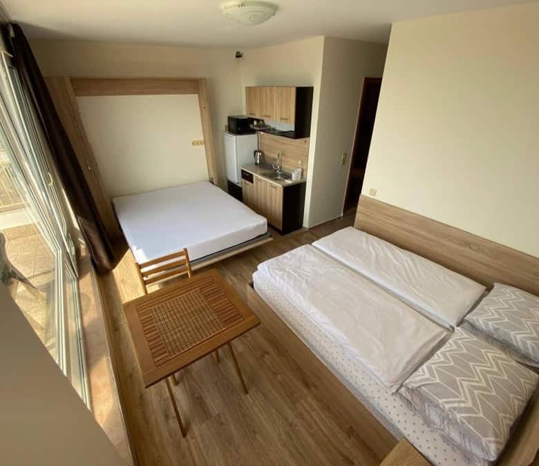 Bright studio apartment offering stunning sea views and a large terrace in Crown Fort, Sveti Vlas, j.