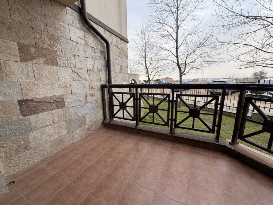Cozy Balcony with Terraces in Sunny Beach Balcony with two large terraces overlooking Sunny Beach outskirts, perfect for relaxing and enjoying.