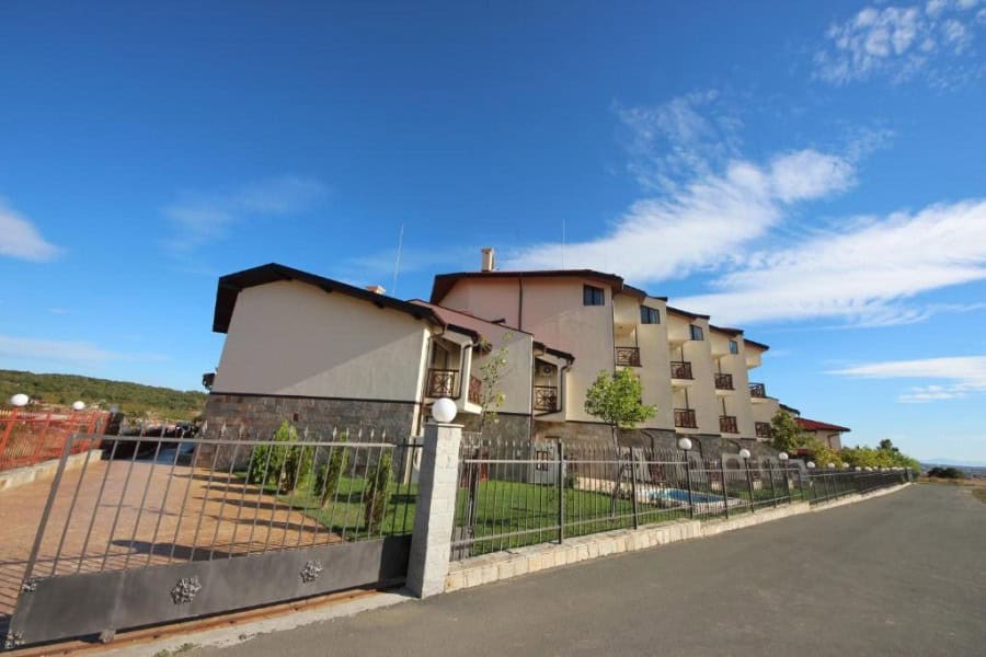 Modern 1-Bed Apartment in Imperial Heights, Sunny Beach Spacious 72 m2 apartment with two large terraces located in Imperial Heights, outskirts of Sunny Bea.