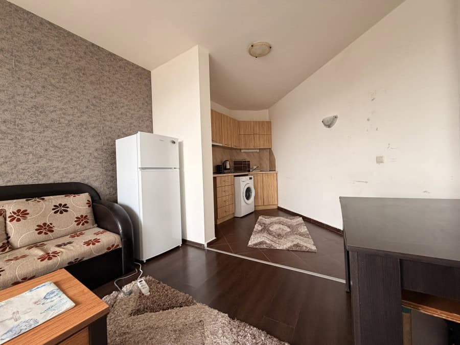 Cozy 1-Bed Apartment with Terraces Bright 1-bedroom apartment with two large terraces in Imperial Heights, Sunny Beach outskirts. Moder.