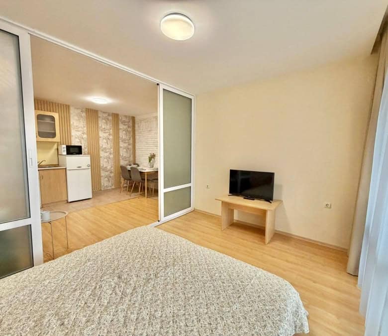 Spacious 76 sq.m. apartment in Green Fort, Sveti Vlas, just 200m from the sea, offering stunning mou.