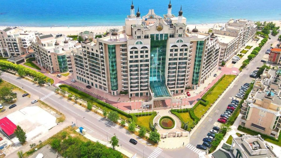 Sea view 1 BED apartment at Sunset Resort, Pomorie, with 64 sq.m. living space. Perfect for seaside.