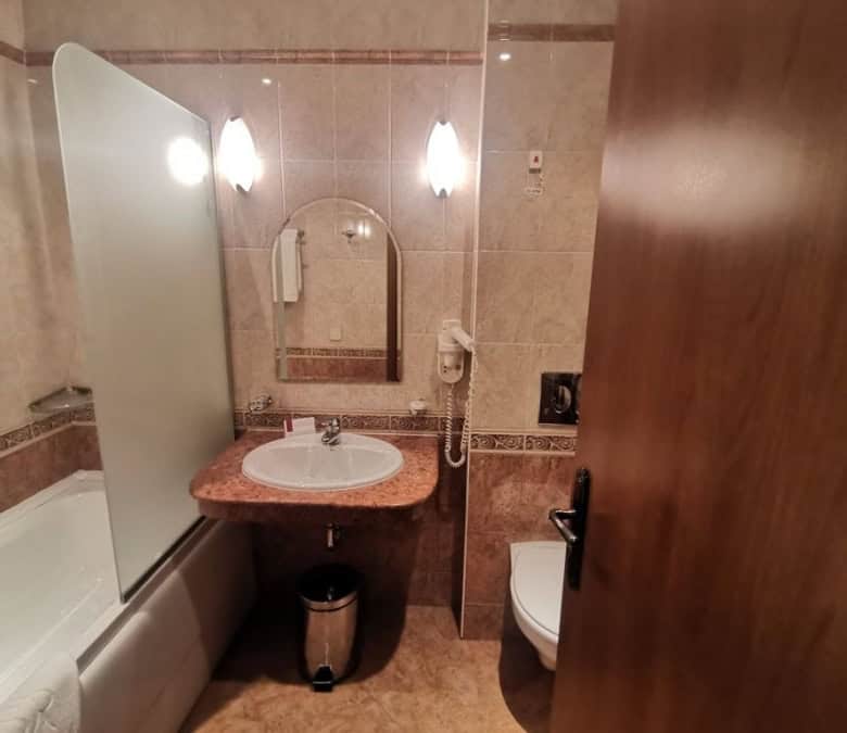 Beachfront 1-bedroom apartment, 64 sq.m. at Sunset Resort in Pomorie with sea views.