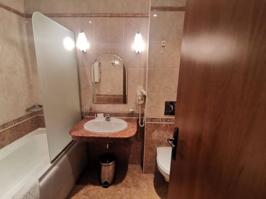 Beachfront 1-bedroom apartment, 64 sq.m. at Sunset Resort in Pomorie with sea views.