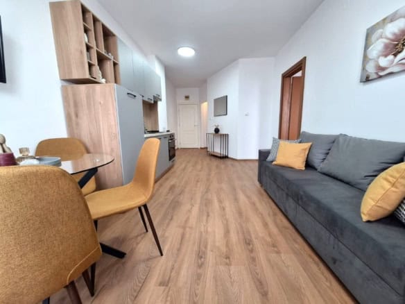 Bright 1-bedroom apartment with modern furnishings near Sunny Beach, just 10 minutes from the sea.