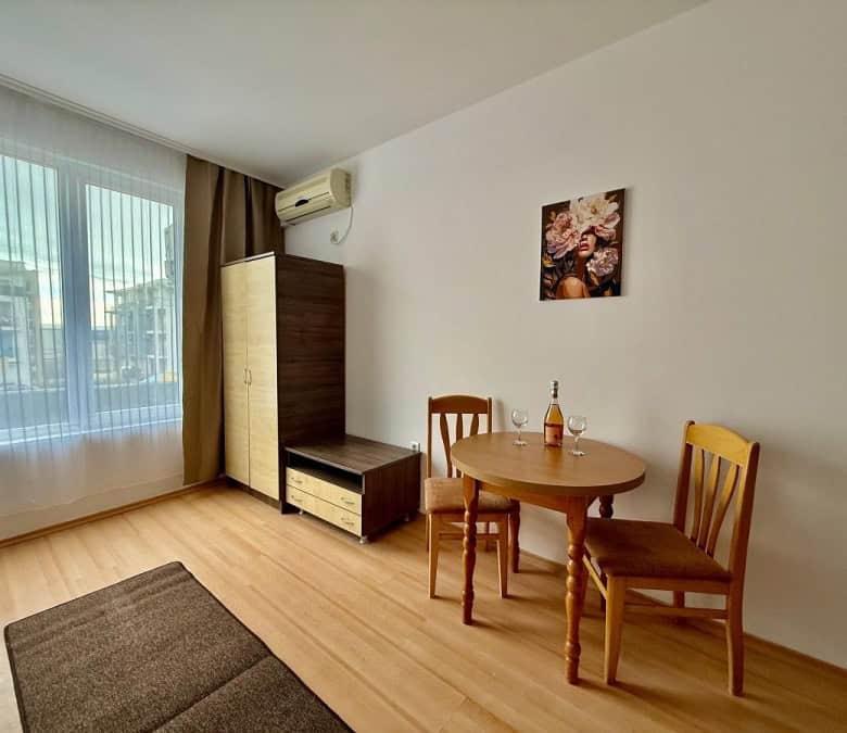 Cozy furnished studio with dining area in Sunny Day 3 Premium, 10 min to the sea.