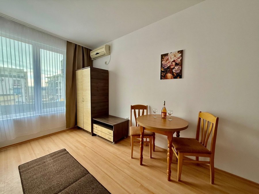 Cozy furnished studio with dining area in Sunny Day 3 Premium, 10 min to the sea.