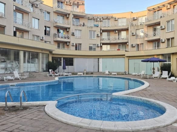 Bright furnished studio in Sunny Day 3 Premium, 26 sq.m., near Sunny Beach with pool access.