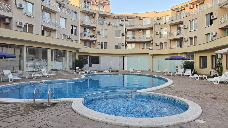 Bright furnished studio in Sunny Day 3 Premium, 26 sq.m., near Sunny Beach with pool access.