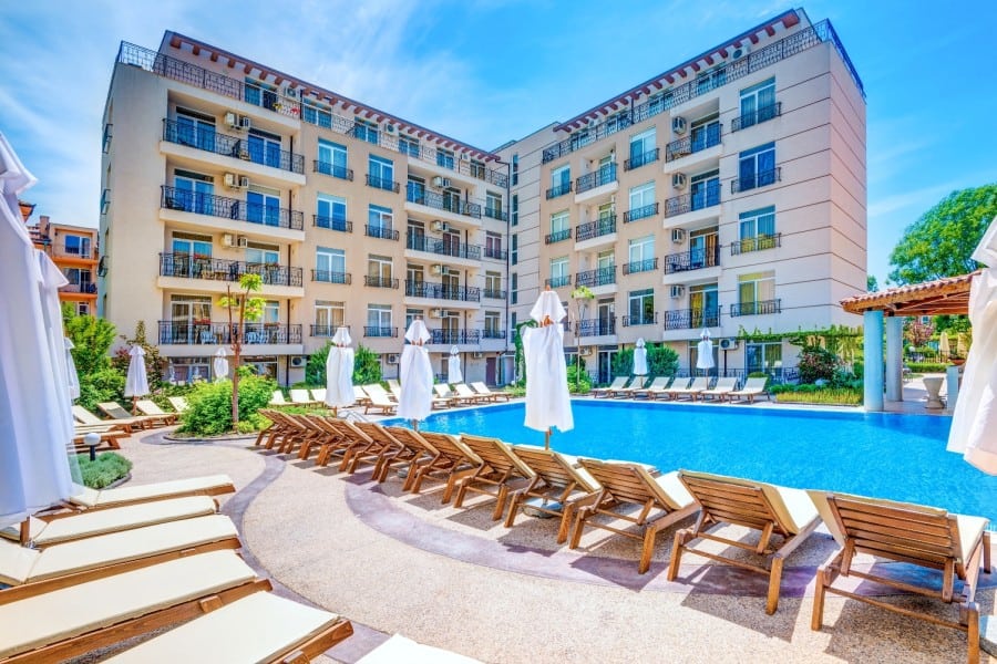 Bright 1-bedroom apartment with pool view in Dawn Park, Sunny Beach, perfect for vacation or investm.