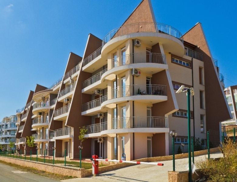 Affordable 1-bedroom ground floor apartment near the sea in Sunset Kosharitsa. 46 sq.m. property wit.