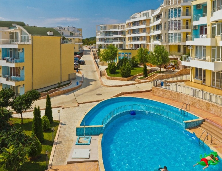 Ground floor 1-bedroom apartment with pool in Sunset Kosharitsa, near the sea.