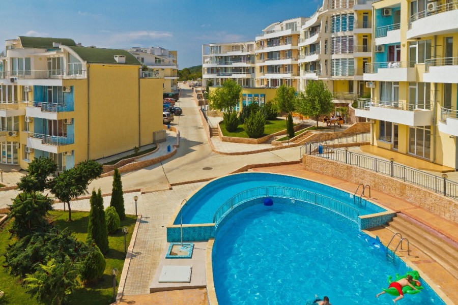 Ground floor 1-bedroom apartment with pool in Sunset Kosharitsa, near the sea.