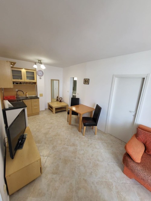 Comfortable living room with modern furnishings and TV, close to the sea in Sunset Kosharitsa.