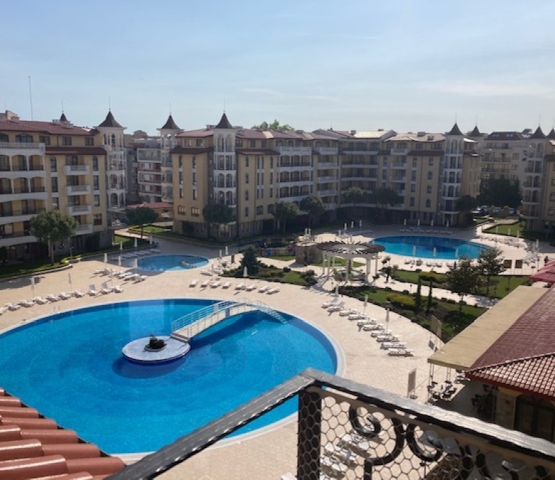 1-bedroom apartment with 67 sq.m. in Royal Sun, Sunny Beach, Bulgaria, offering scenic surroundings.