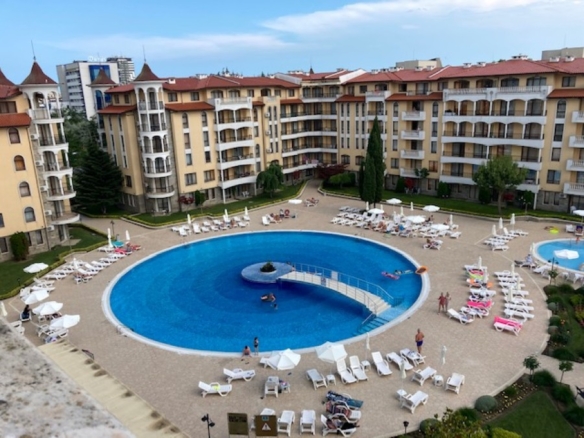 Comfortable 1-bedroom apartment with 67 sq.m. in Royal Sun, Sunny Beach, Bulgaria, offering scenic v.