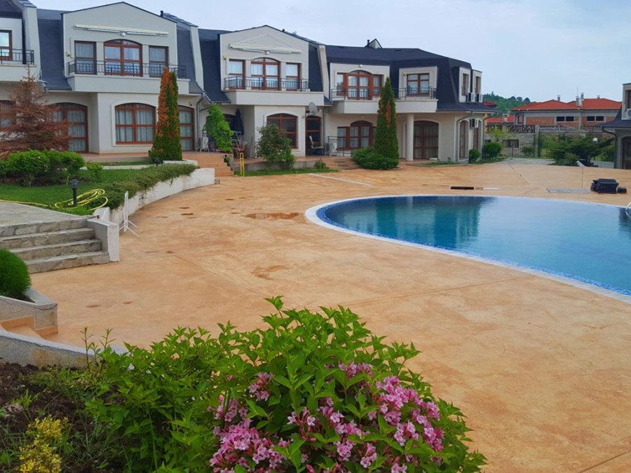 Seaside 2-bedroom apartment with pool, mountain views, 76 sq.m., Nessebar View, near Sunny Beach.
