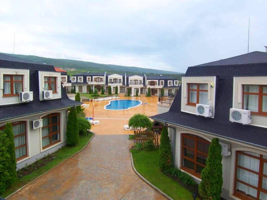 Seaside 2-bedroom apartment with pool, mountain views, and spacious outdoor area near Sunny Beach.