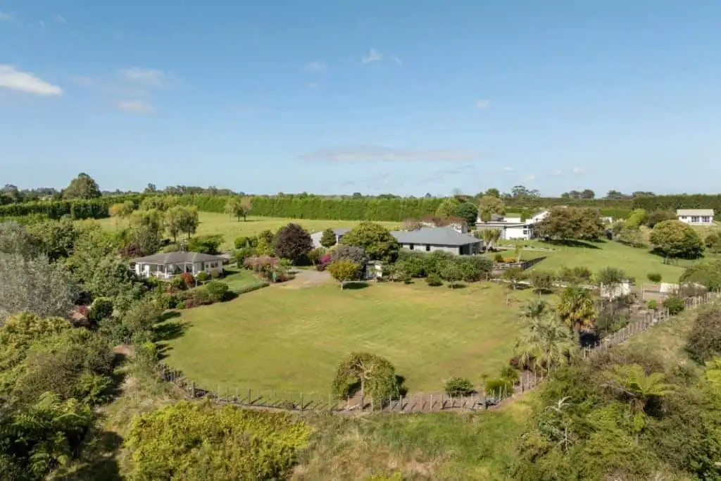 Stunning Cottage Estate in Tauranga, NZ Beautiful cottage estate with lush gardens and spacious lawns in Tauranga, Bay of Plenty, New Zealan.