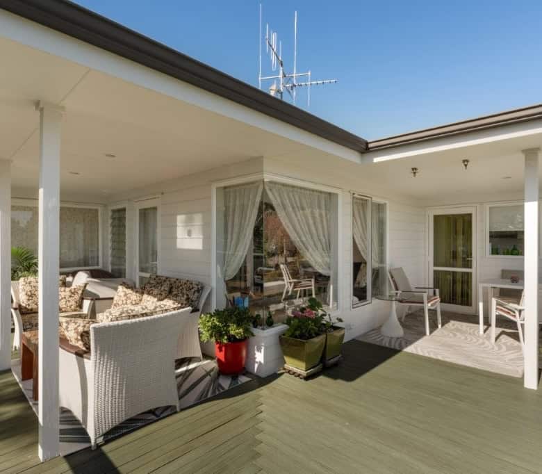 Beautiful cottage estate in Tauranga, Bay of Plenty, New Zealand, showcasing a spacious outdoor pati.