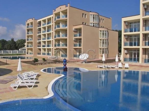 Spacious 1-bedroom apartment in Semiramida Gardens, Sunny Beach, priced to sell.