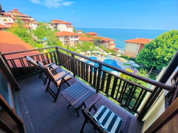 Balcony with sea view overlooking the Garden of Eden complex in Sveti Vlas.