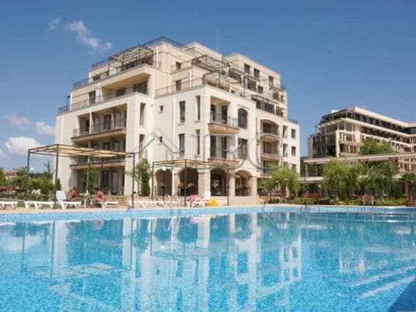 Modern one-bedroom apartment with pool view in Sveti Vlas, Bulgaria. Perfect for holiday or investme.